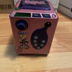 2004 Bratz  Secret Stylin Safe MGA Entertainment  Lights & Sounds Work But Door